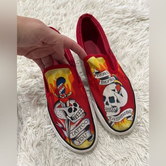 ED HARDY Poppy Red Skull Tattoo You Slip On Shoes - size 10 - Picture 2 of 11
